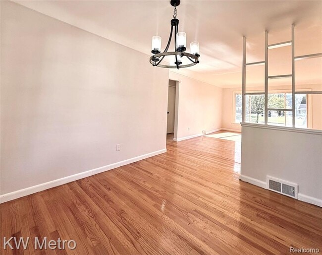 Building Photo - 2180 Vernier Rd