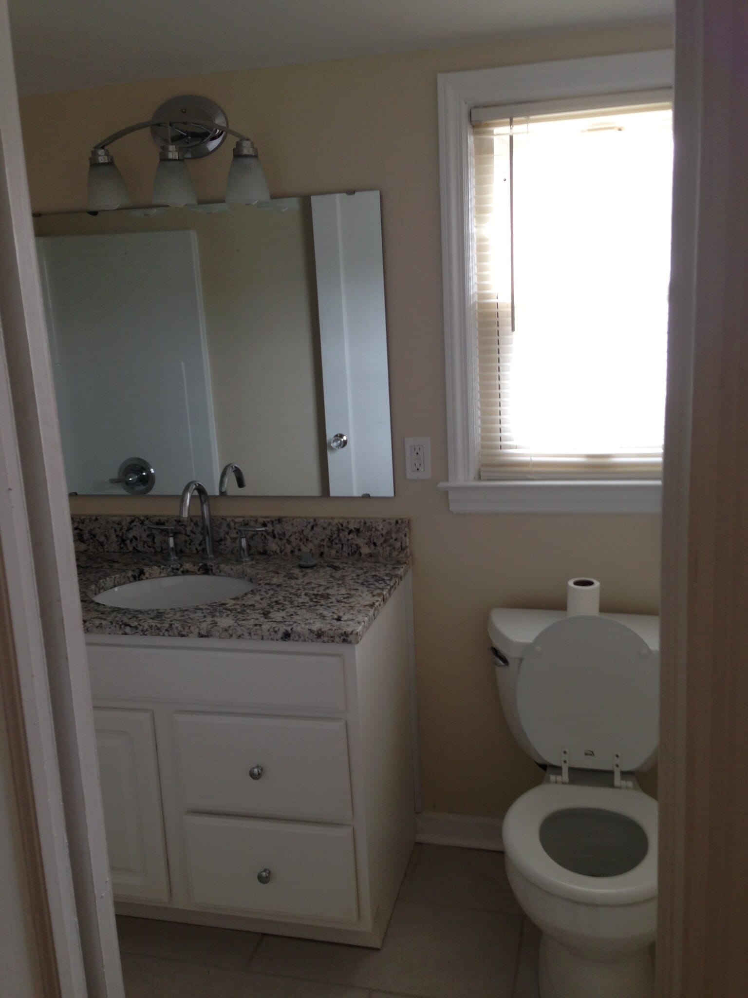 Building Photo - 2332 Monroe Ave NE