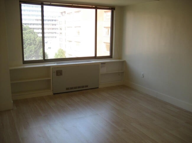 Living Room - 1111 Arlington Blvd