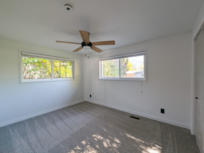Building Photo - 1658 E 1500 N