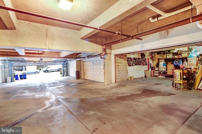 Building Photo - 1505 N Colonial Terrace