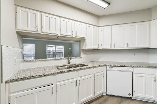 Building Photo - 2406 Pilgrims Bend Dr