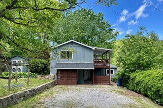 Building Photo - "Charming Cottage Retreat in Gerton, NC!"