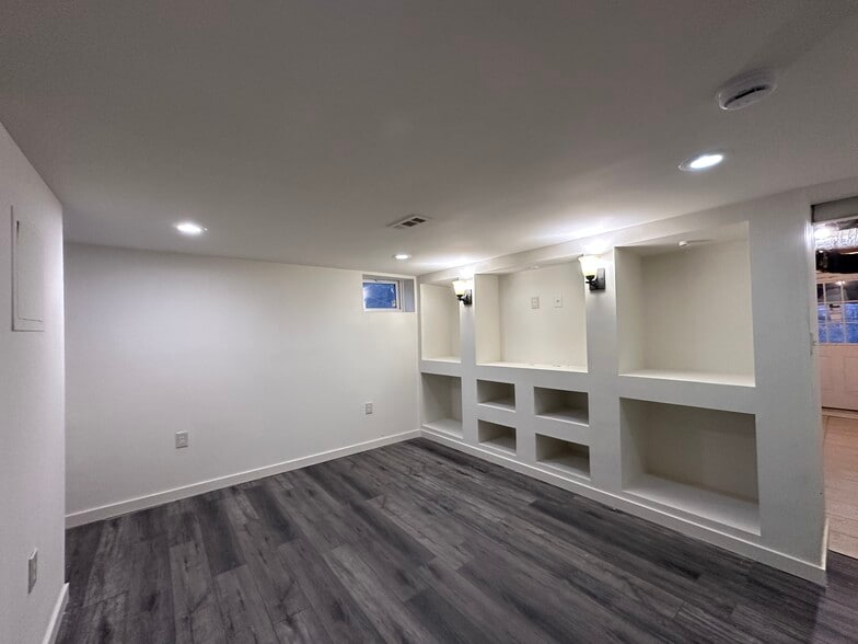 Building Photo - 5536 Channing Rd