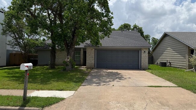 Building Photo - 1307 Wroxton Way