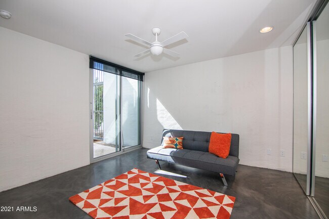 Building Photo - 3261 E Camelback Rd