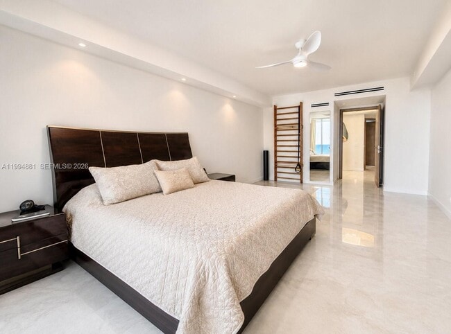 Building Photo - 17555 Collins Ave
