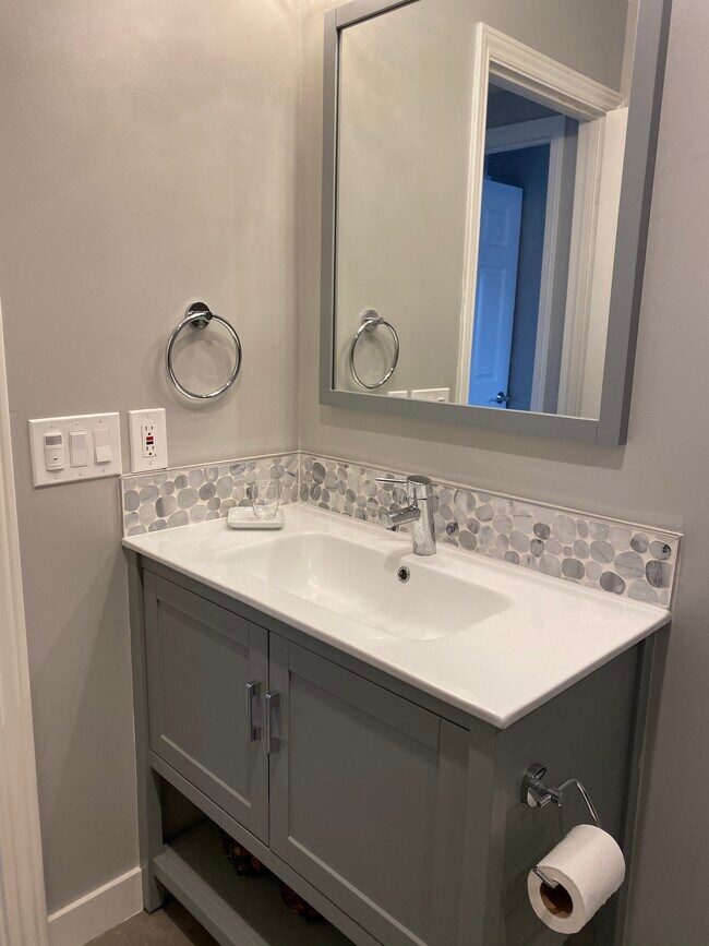 Building Photo - 943 Lurline Dr