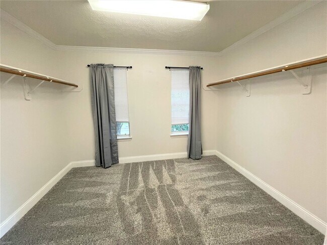 Building Photo - 16407 Stone Prairie Dr