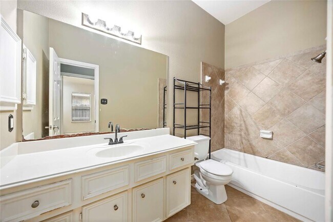 Building Photo - 2019 Shore Breeze Dr