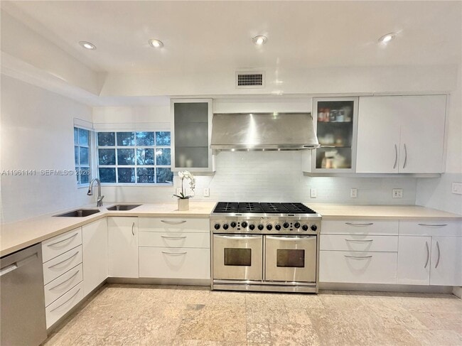 Building Photo - 224 S Coconut Ln