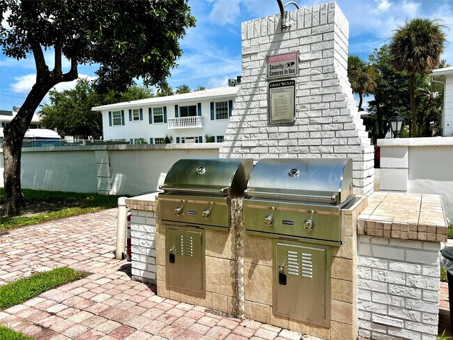 Building Photo - 2271 NE 68th St