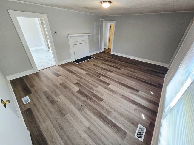 Building Photo - Great 2 bedrooms Home