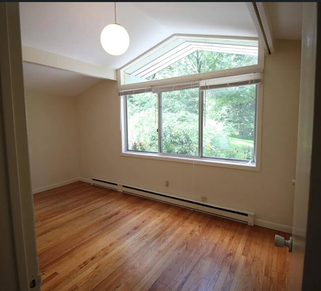 Building Photo - 301 Mill Rd