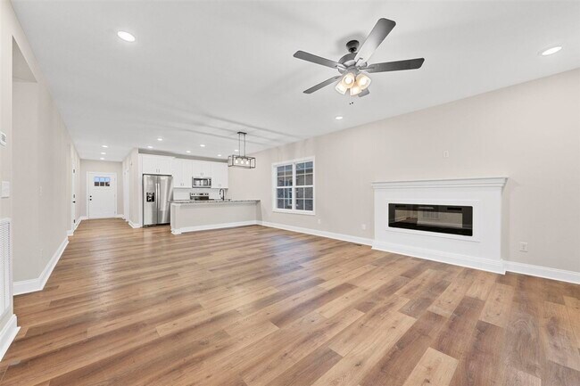 Building Photo - 716 Sheldrake Ln