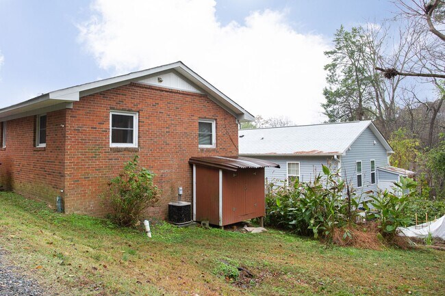 Building Photo - Cozy 3 Bedroom, 1 Bath Home in Northside!