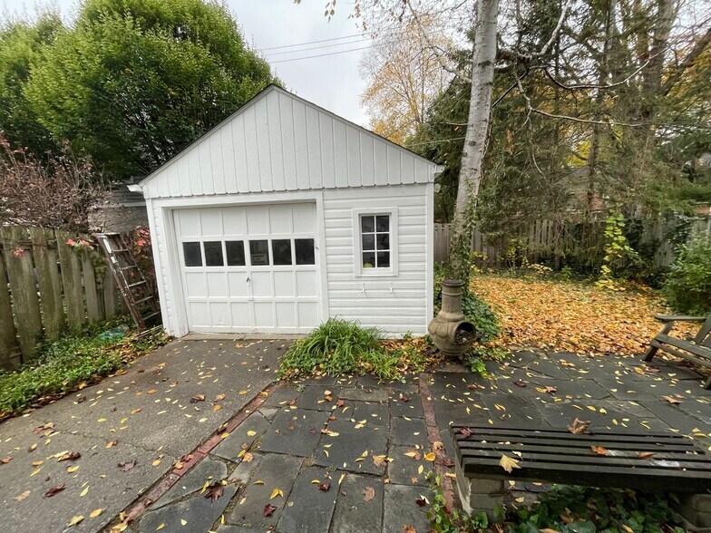 Building Photo - 391 Kercheval Ave