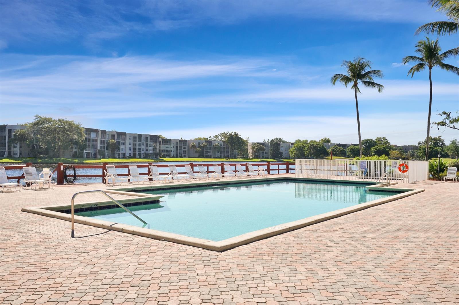 Building Photo - 1526 Whitehall Dr