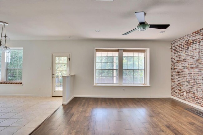 Building Photo - 10321 Beard Ave