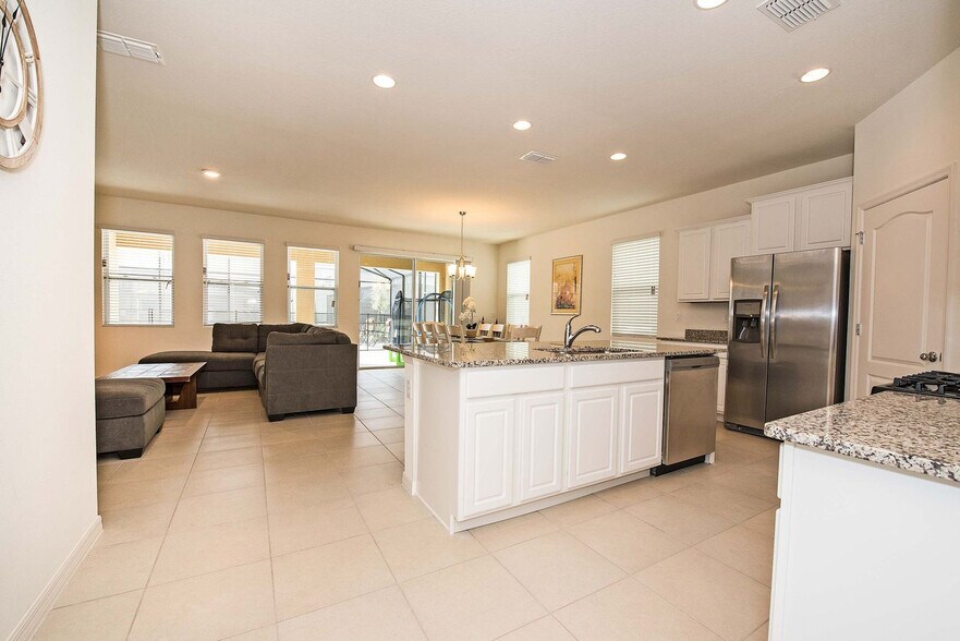 Building Photo - 5277 Oakbourne Ave