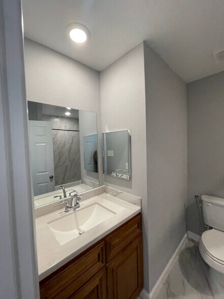 Building Photo - 311 Bundy St