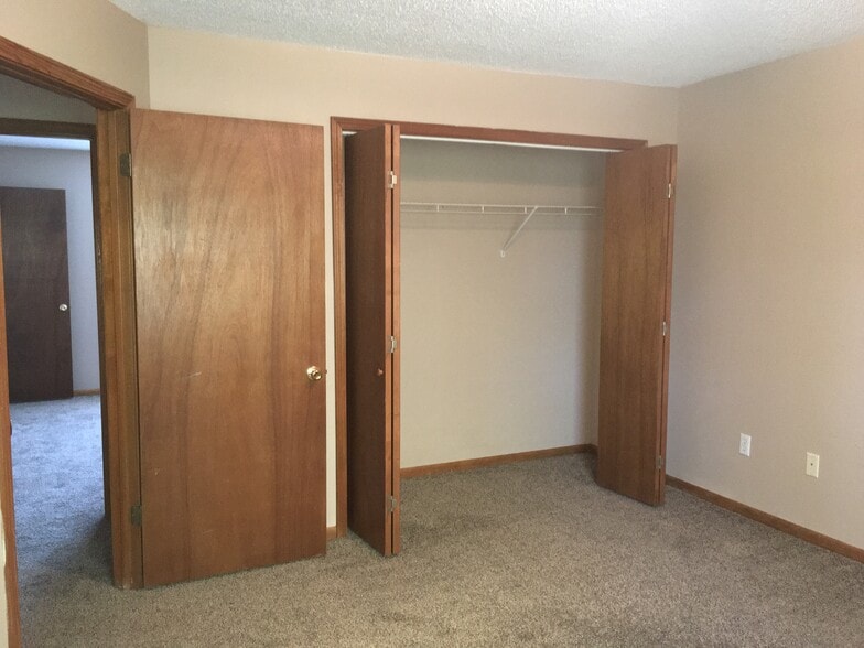 Building Photo - 700 S 11th St