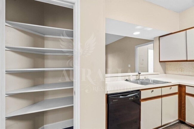 Building Photo - Sunpointe Condo #103