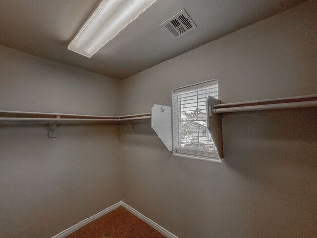Building Photo - Stunning 5-Bedroom Home in Gated Community...