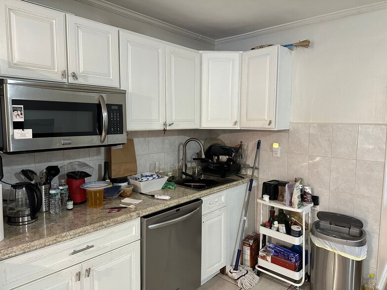 Kitchen (opening concept) - 2370 Brigham St