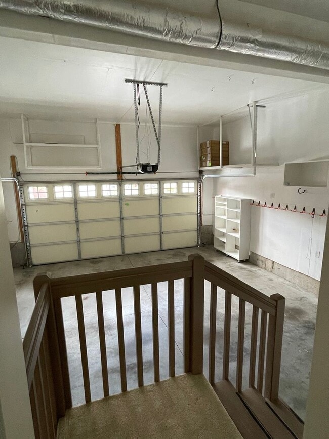 Building Photo - Large Beautiful 4 Bed, 2.5 Bath House!