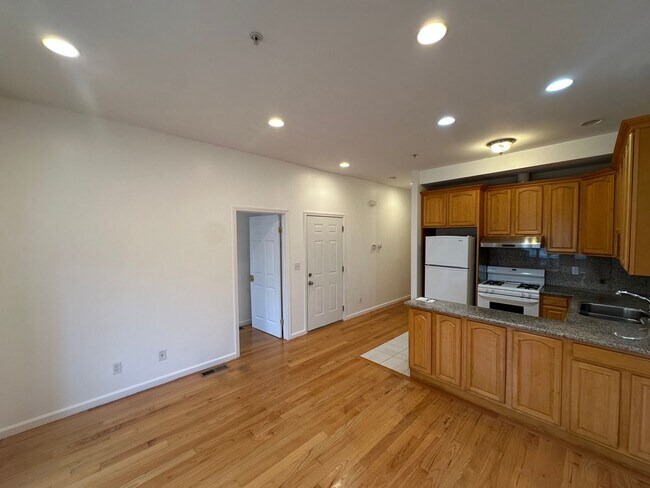 Building Photo - NML222 (222-12th)