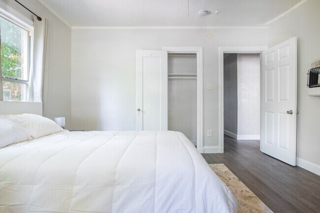 Building Photo - 5928-5928 Victor St