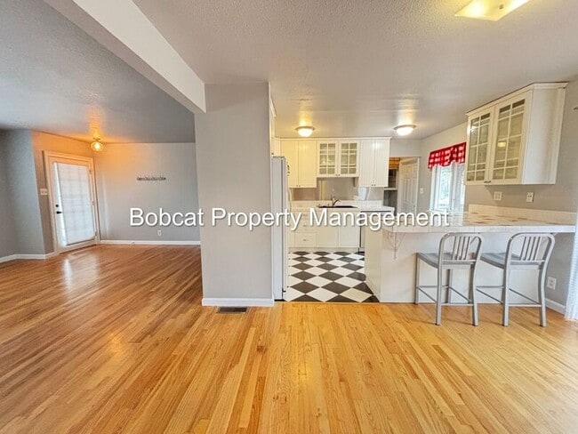 Building Photo - 708 Highland St