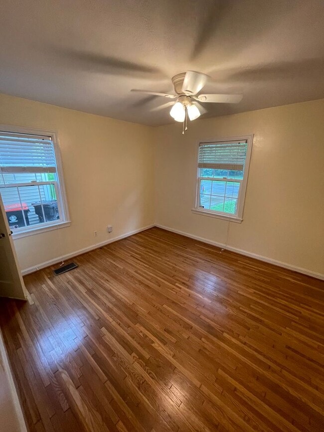 Building Photo - Cute 2 Bedroom Home Near The Fair Grounds