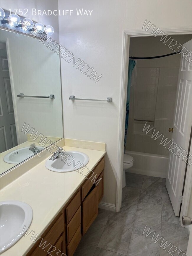 Building Photo - 1752 Bradcliff Way