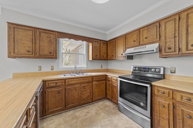 Building Photo - 803 W Davis St