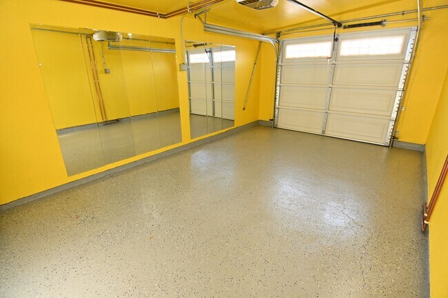 Building Photo - 1935 Jackson St