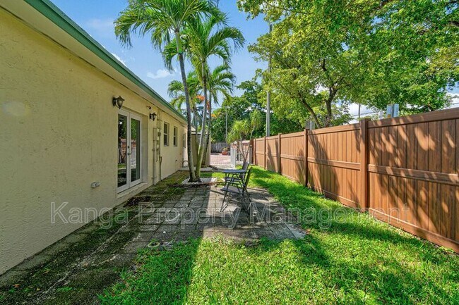 Building Photo - 244 Greymon Dr
