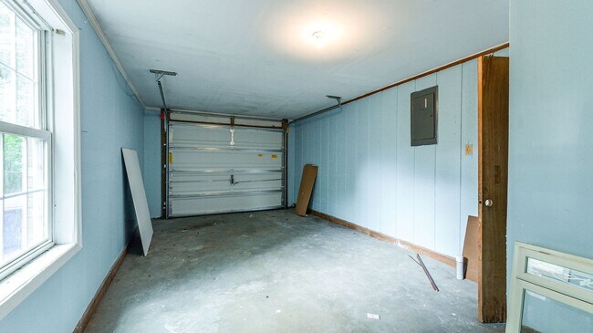 Building Photo - 3 Bedroom 1.5 Bath House in Hobcaw Point -...