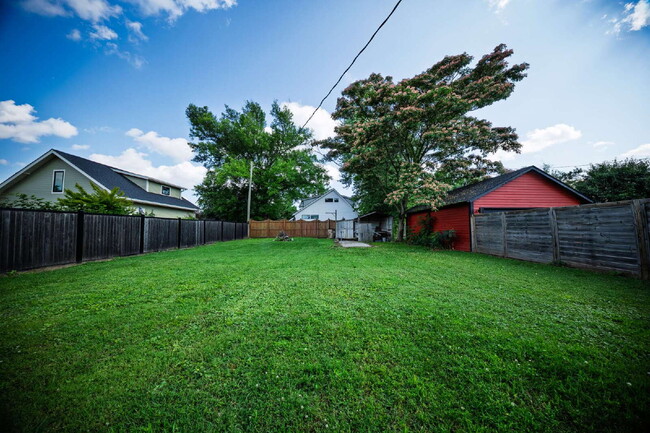 Building Photo - Lockeland Springs Bungalow for Lease, Bloc...