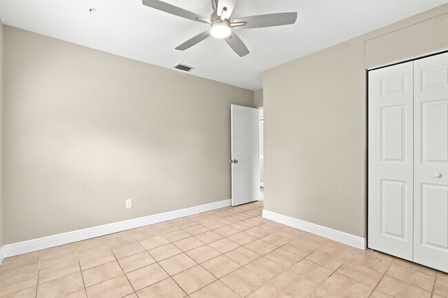 Building Photo - 1704 Paine Ave