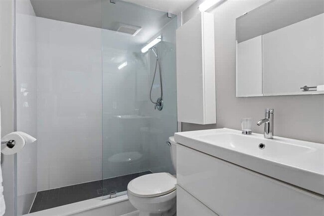 Building Photo - 119 Waterside Dr