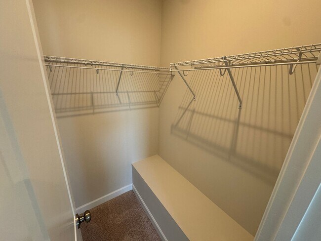 Building Photo - Luxury Townhome Near Umstead Park