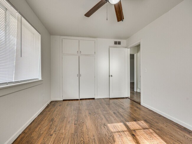 Building Photo - Updated home in Heart of OKC + 4 bedrooms