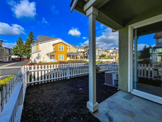 Building Photo - Three Bedroom Napa Home