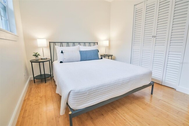 Building Photo - 2181 Hyde Park St