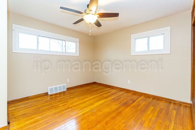 Building Photo - 4 Bedroom 2 Bath Cape Cod in Maple Hts
