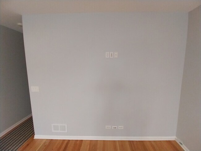 Building Photo - 4552 N Newland Ave