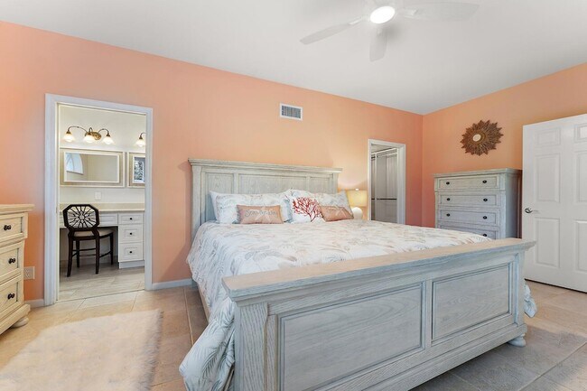 Building Photo - 2905 Fairway Dr N