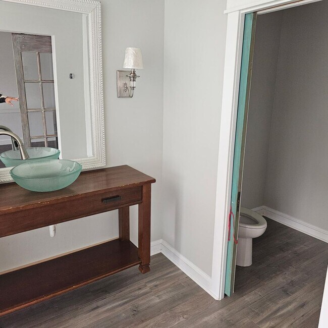 Building Photo - Elegant 5-Bedroom, 4-Bath Home with Expansive Living Spaces